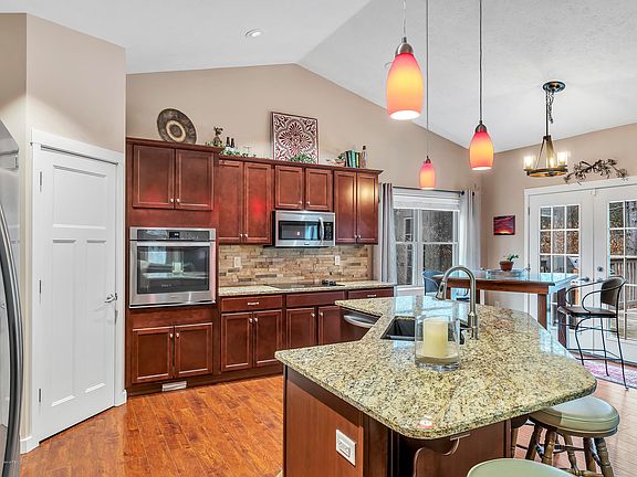 5th image of 3875 Spalding Dr