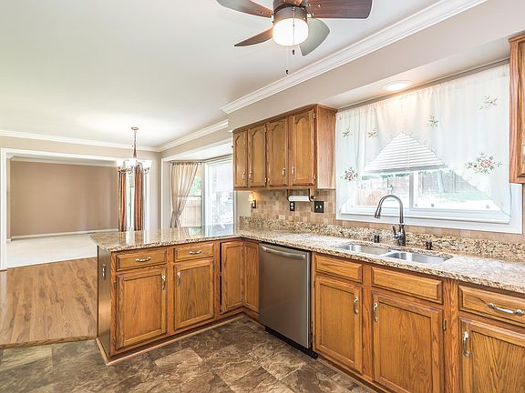 3rd image of 10021 Deepwood Ct