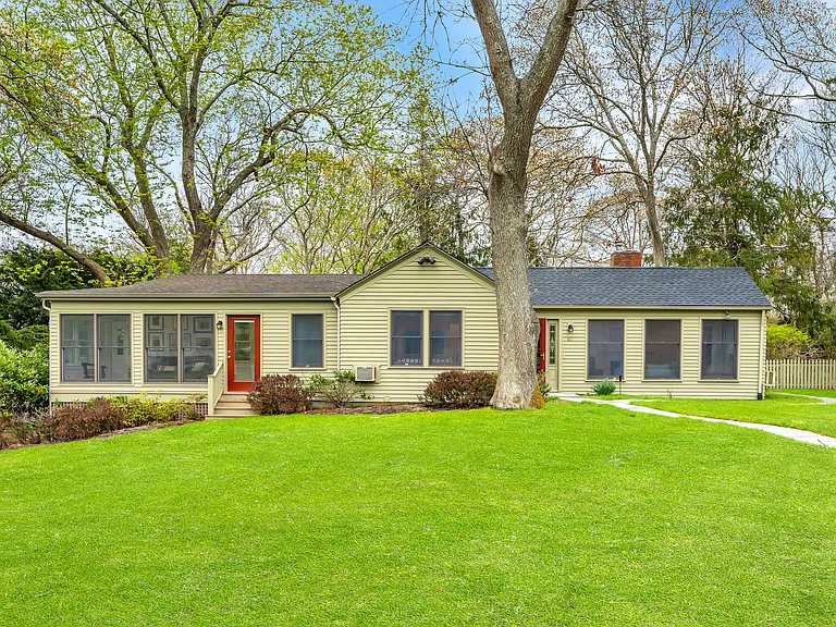 60 Aspatuck Rd — Photo 2