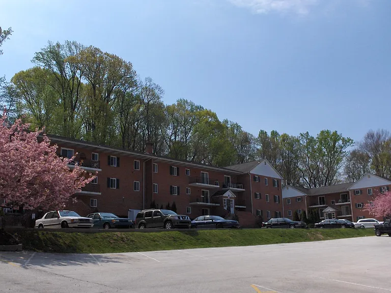 Ridgewood Apartments — Photo 1