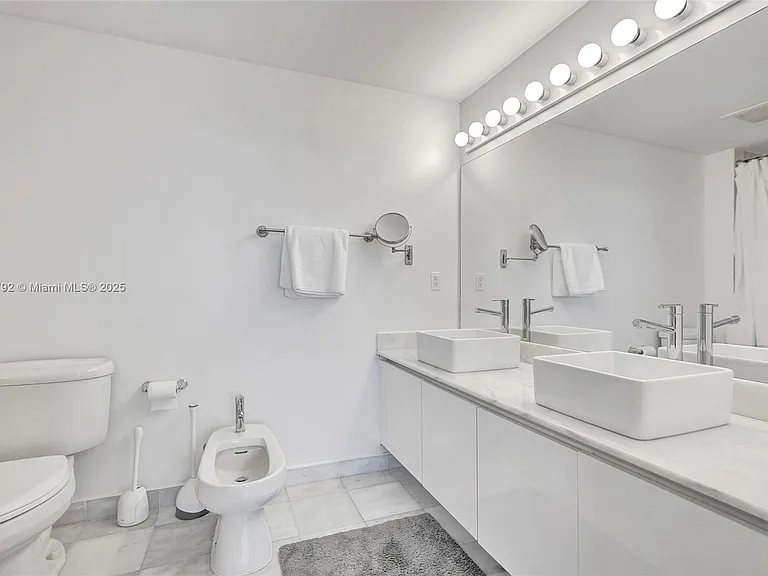 601 NE 36th St #2703 — Photo 11