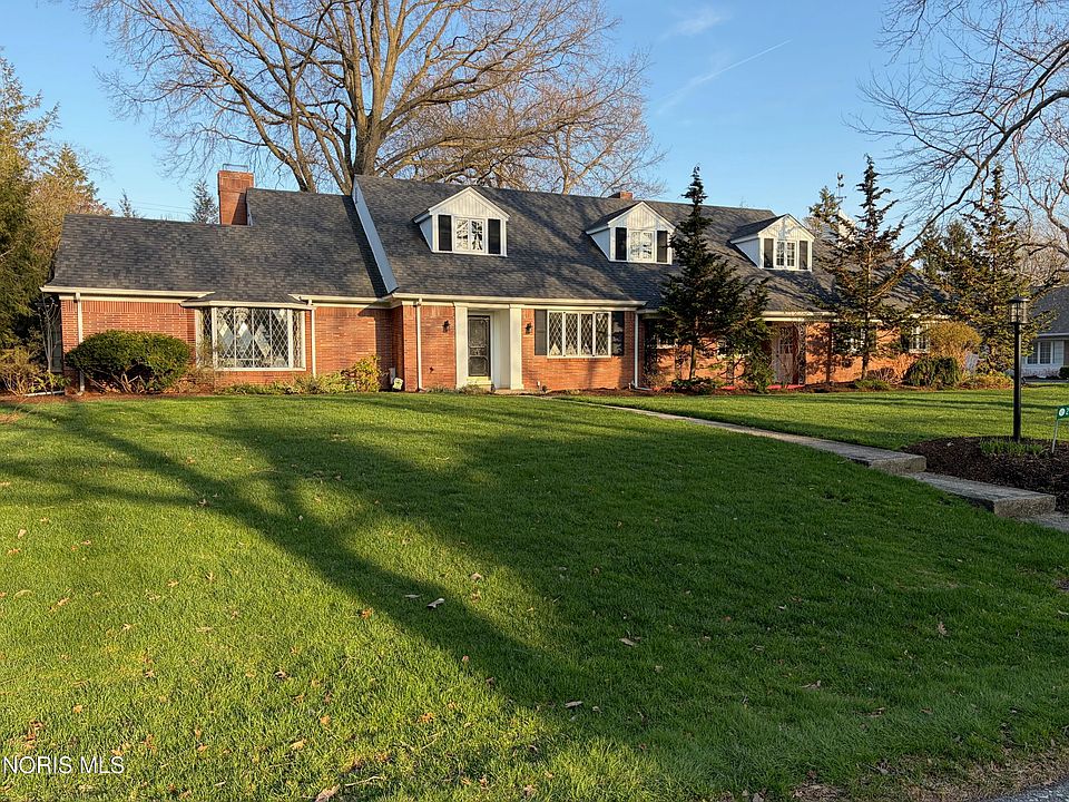 1st image of 2630 Edgehill Rd
