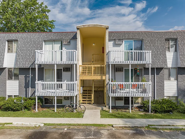 Tower Regency Apartments — Photo 15