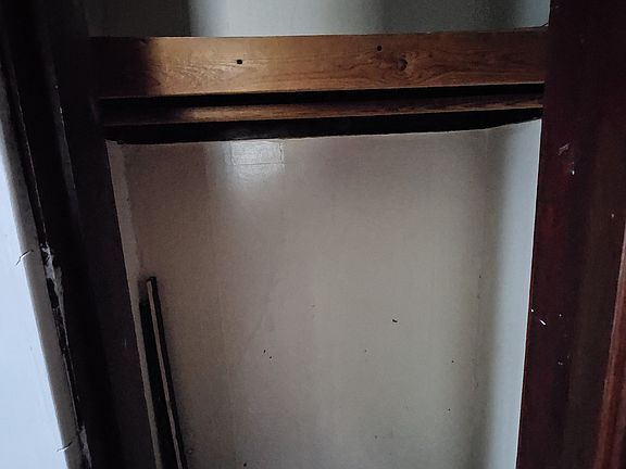 3rd image of 58 Locust St #Up