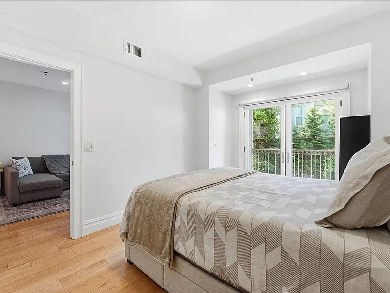 610 Madison St #1 — Photo 3