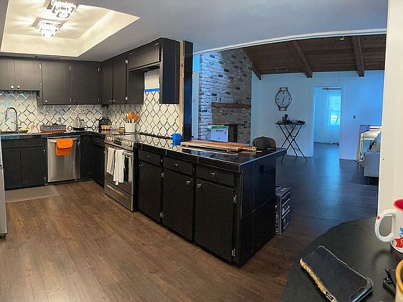 3rd image of 11 Robinwood Dr