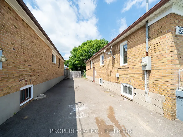 1592 Pharmacy Ave — Photo 13