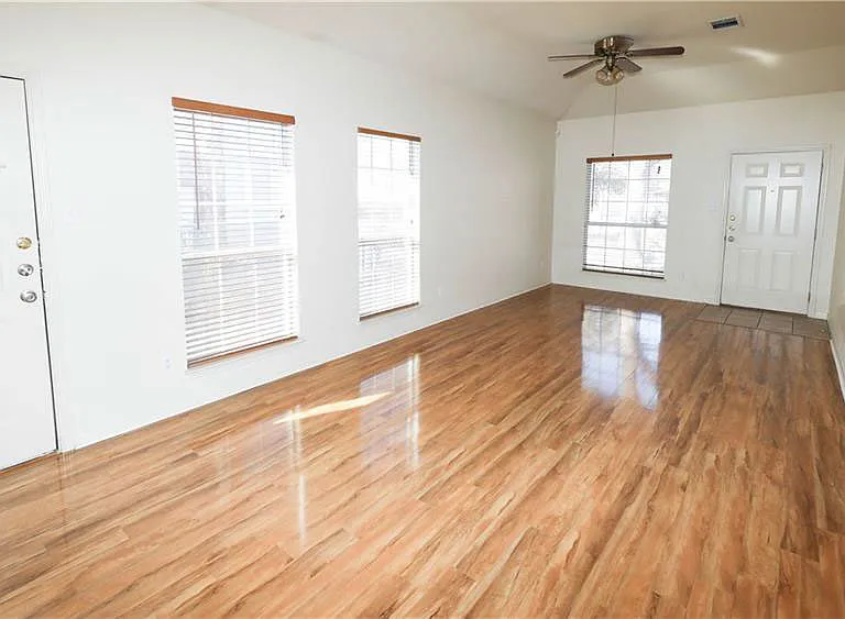 611 Zennia St #B — Photo 4