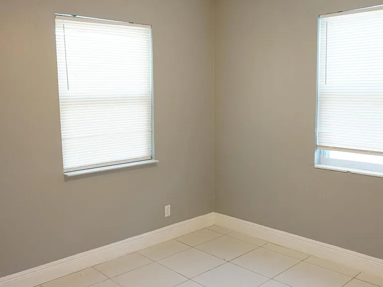 1456 W 29th St #1 — Photo 7