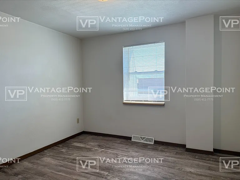 1920 Division St #11 — Photo 11