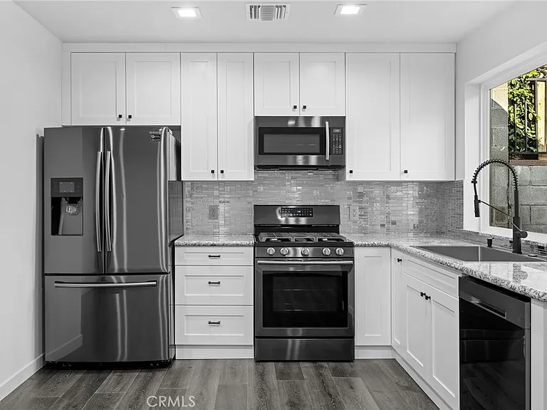915 Cornell — Photo 8