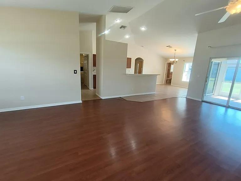 2208 NW 18th Ave — Photo 5