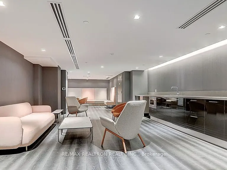 3 Gloucester St #1702 — Photo 18