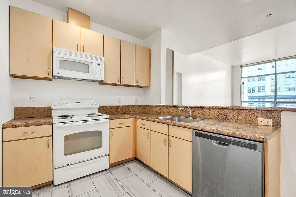111 N 9th St Unit 707 photo 1
