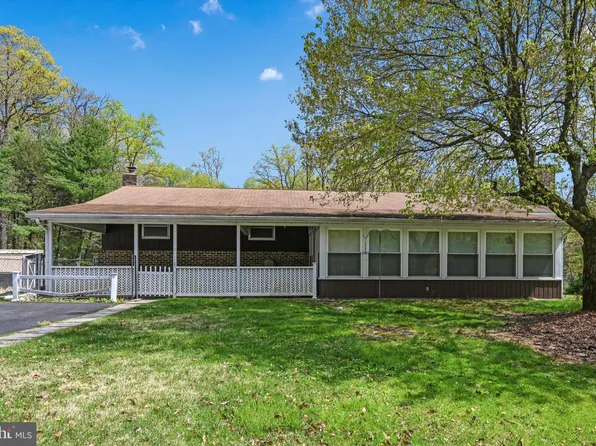 6131 Four Point Rd, Bethel, PA 19507