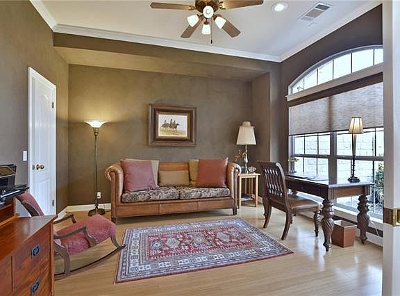 3rd image of 10928 River Plantation Dr