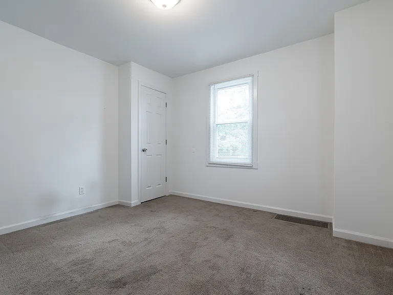 204 Walnut St — Photo 15
