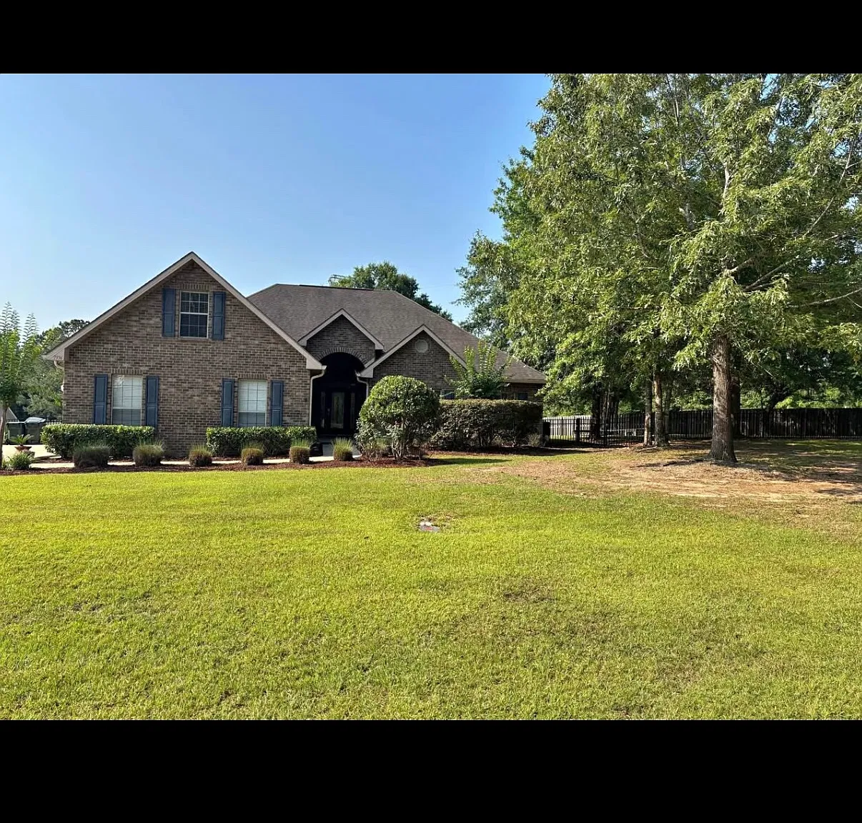 5 bed, 2.5 bath, 2900 sqft, $3,200 — Photo 1