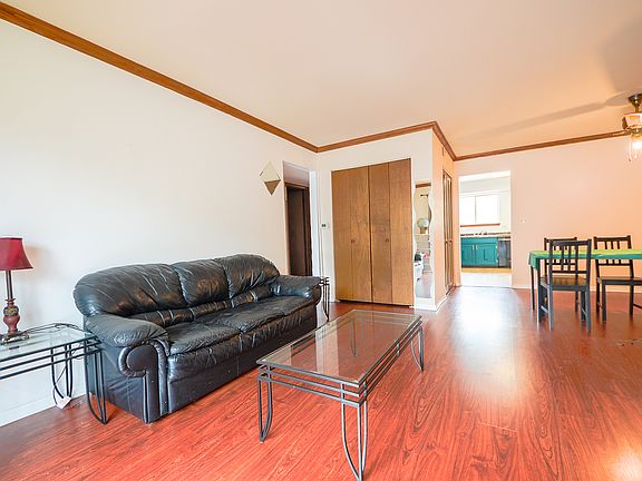 3rd image of 916 S Plum Grove Rd APT 223
