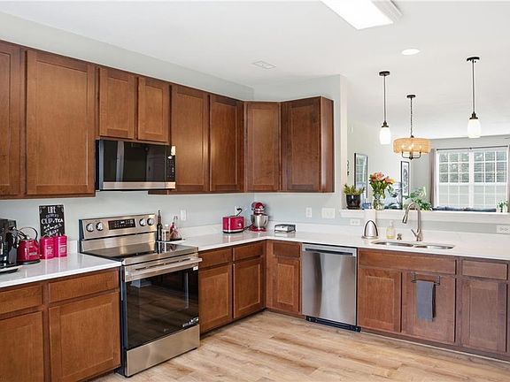 2nd image of 4589 Leamore Square Rd