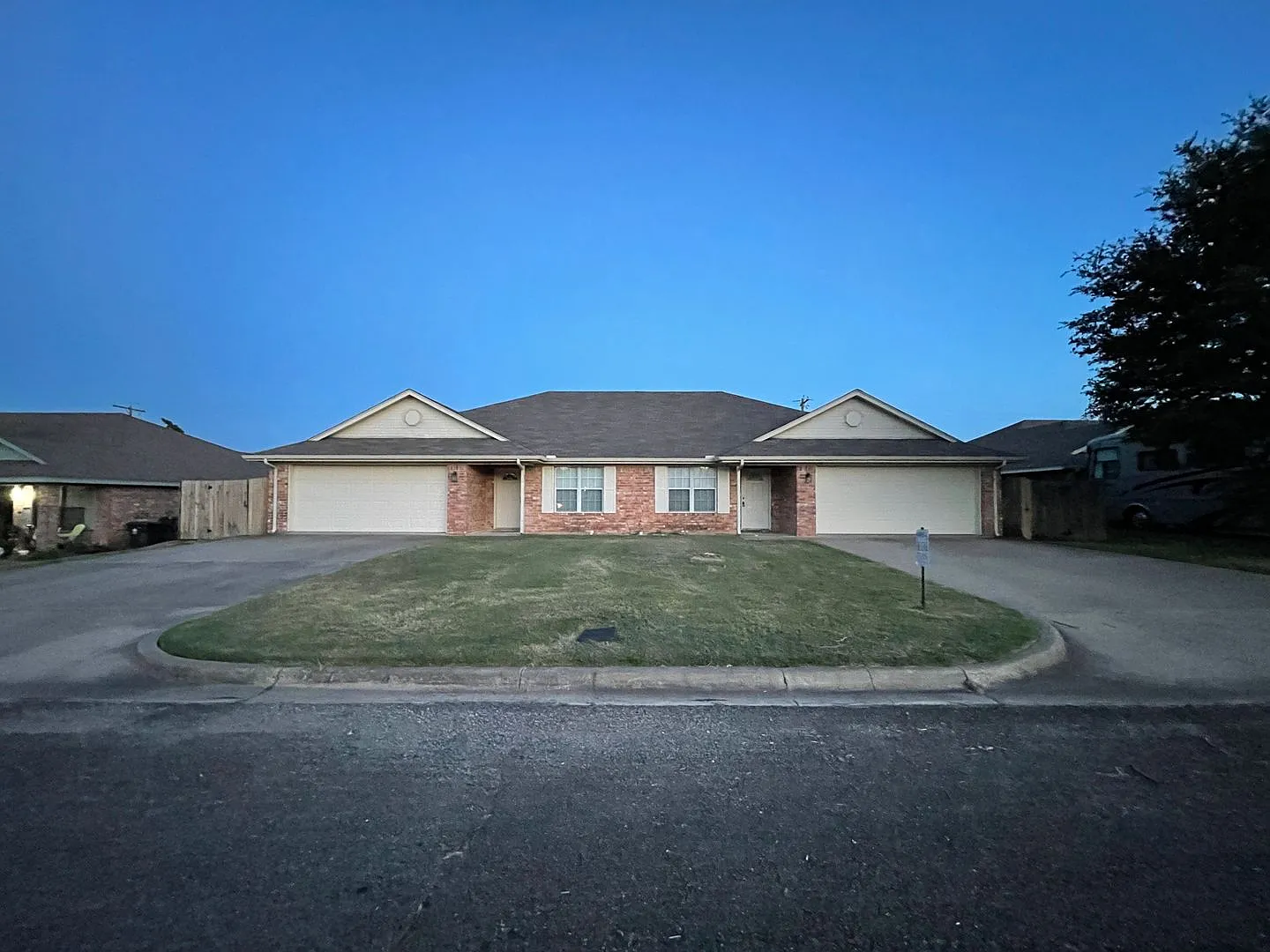 Duplex — Photo 1