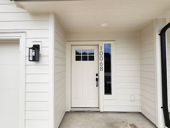 2nd image of 1006 Peach Rd Units A & B