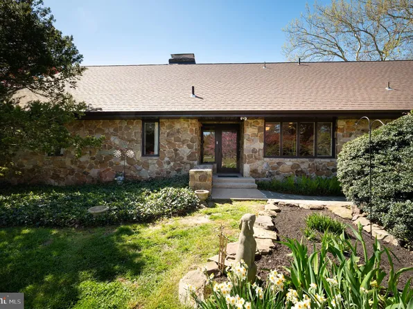 2 Pinecrest Dr, Wilmington, DE 19810
