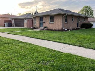 2300 W Vogel Ave, Milwaukee, WI 53221