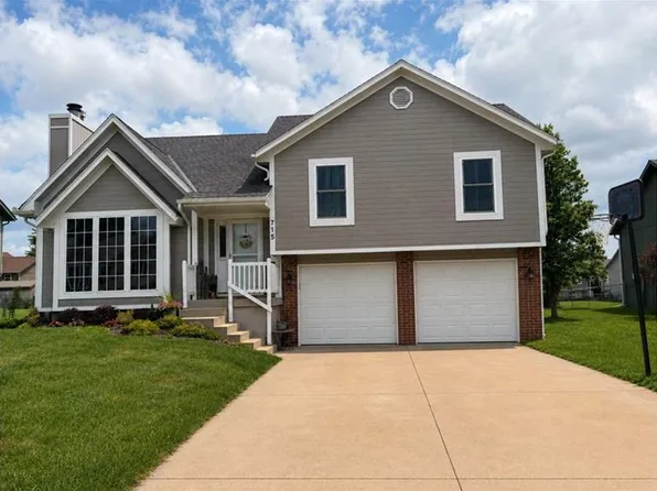 715 Shiloh Dr, Raymore, MO 64083