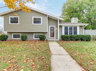 2403 Cherrywood Ct, Waukesha, WI 53188