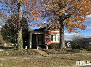 204 N Maple St, Christopher, IL 62822