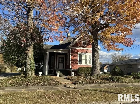 204 N Maple St, Christopher, IL 62822