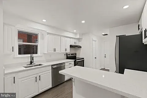 4 bed, $2,000 — Photo 3