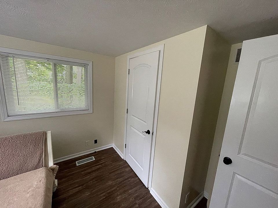 1st image of 12773 Lakeview Dr NE