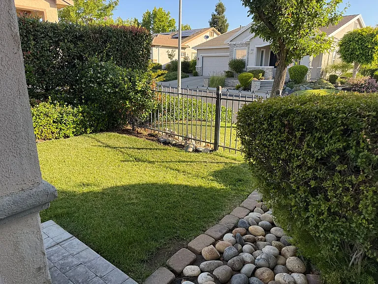 1587 Regent Dr — Photo 40