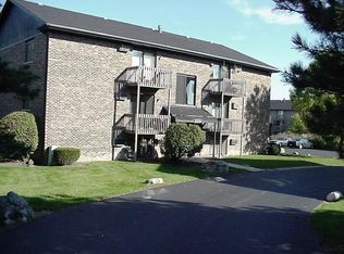529 Brookside Dr APT A, Westmont, IL 60559