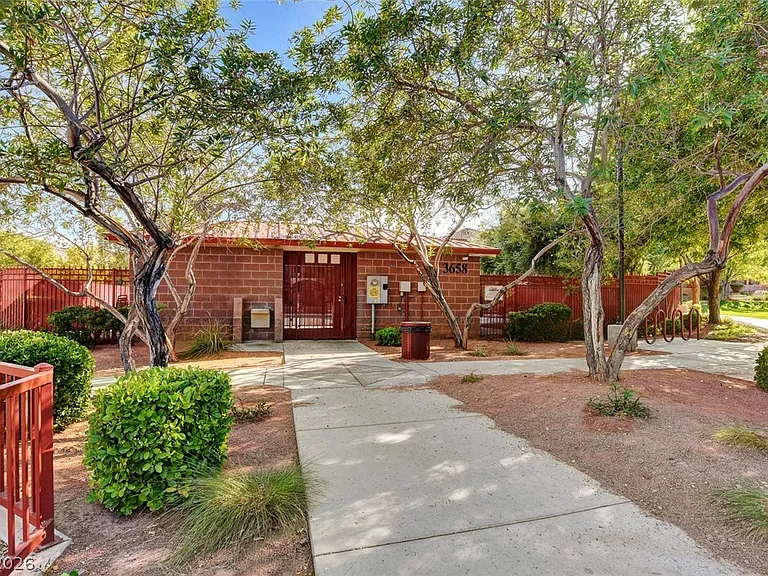 10592 Valdosta Ave — Photo 59