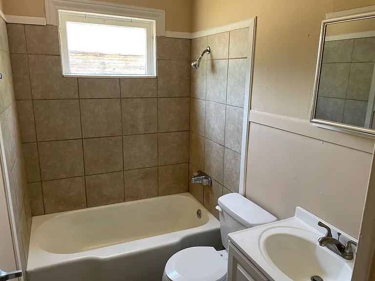 882 Palm St — Photo 4