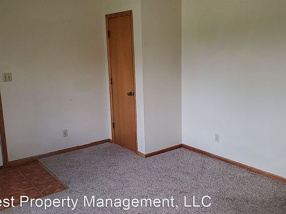 3rd image of 2203 Oakwood Dr APT 6