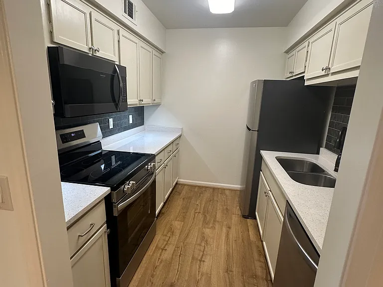 2118 Acklen Ave #21 — Photo 10
