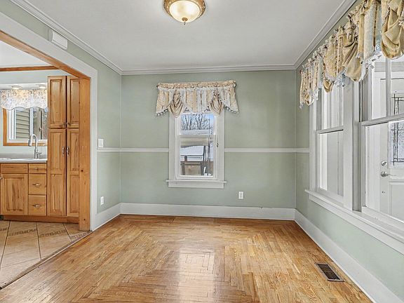 5th image of 484 Wattles Rd N