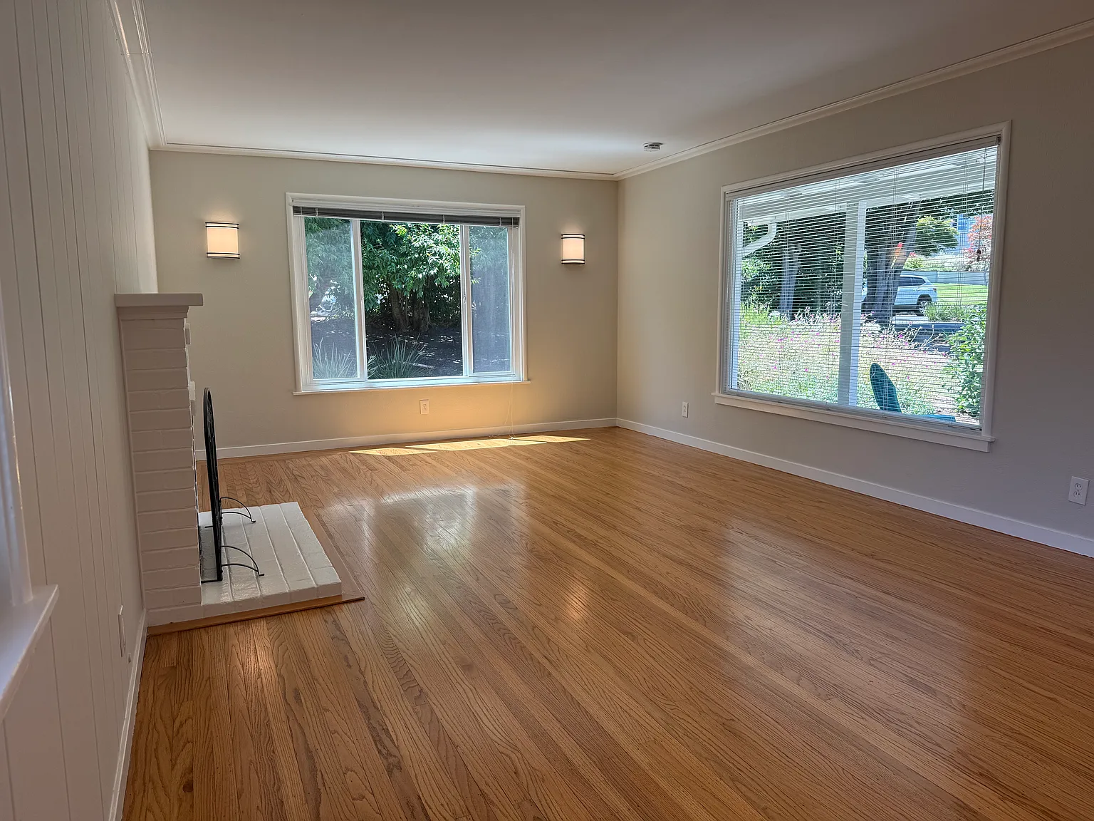 2 bed, 1050 sqft, $3,660 — Photo 3