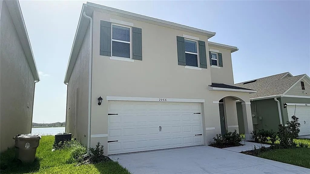 5 bed, 3.0 bath, 2447 sqft, $2,900 — Photo 2