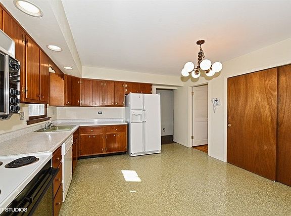 5th image of 610 Diana Ct