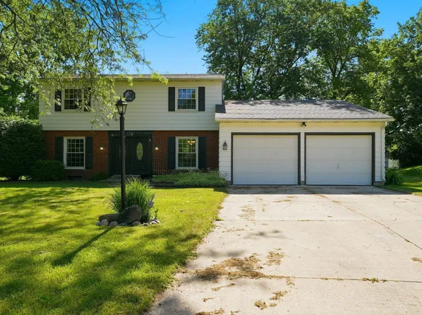 6236 Chaucer Ct, South Bend, IN 46614