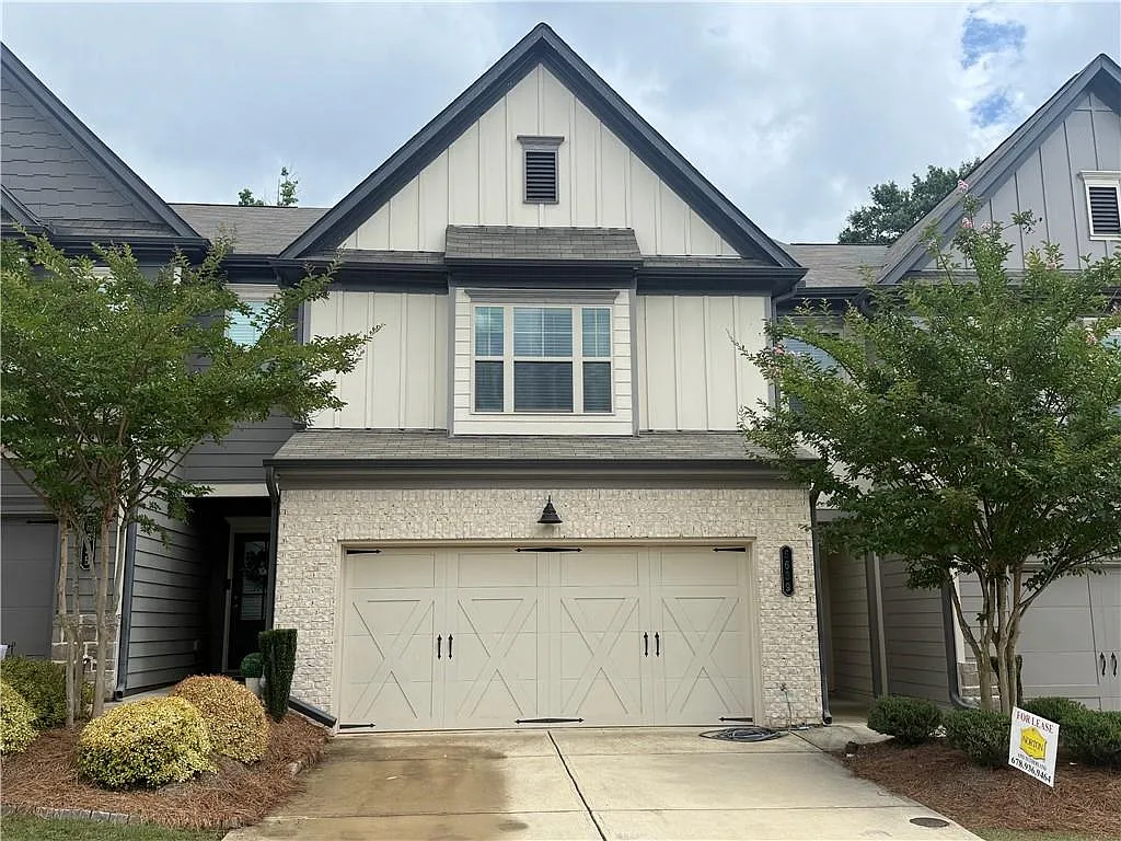 3 bed, 2.5 bath, 2020 sqft, $1,995 — Photo 1