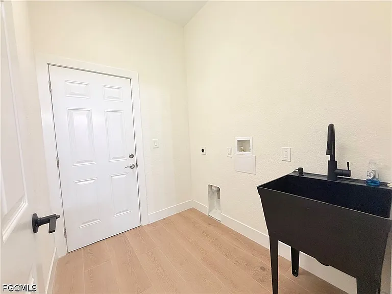 11001 Sea Tropic Ln — Photo 18