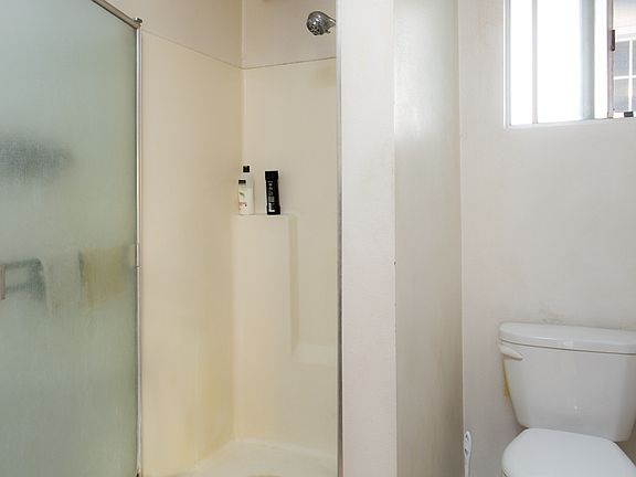 2nd image of 1354 E Rowland Ave