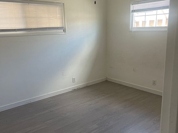3rd image of 1537 1/2 W 224th St #1537-1/2