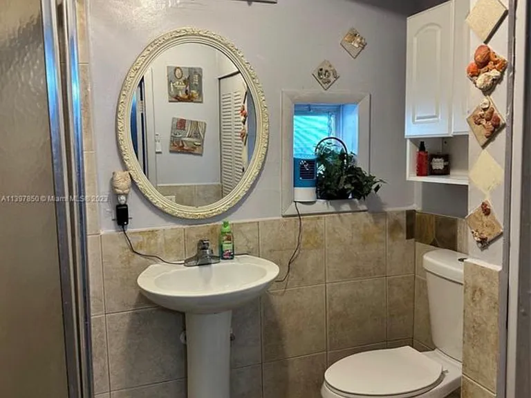 1721 McKinley St — Photo 3